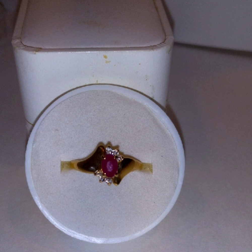 10 Kt Real Gold Ruby And Diamonds Gemstone Ring Size9